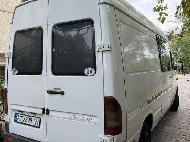 Белый Мерседес Sprinter, объемом двигателя 2.15 л и пробегом 240 тыс. км за 6900 $, фото 5 на Automoto.ua