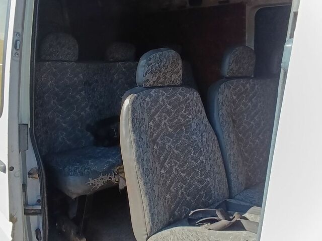 Белый Мерседес Sprinter, объемом двигателя 2.2 л и пробегом 570 тыс. км за 7700 $, фото 17 на Automoto.ua