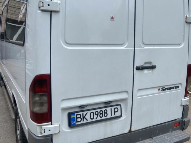Белый Мерседес Sprinter, объемом двигателя 2.7 л и пробегом 45 тыс. км за 7900 $, фото 8 на Automoto.ua