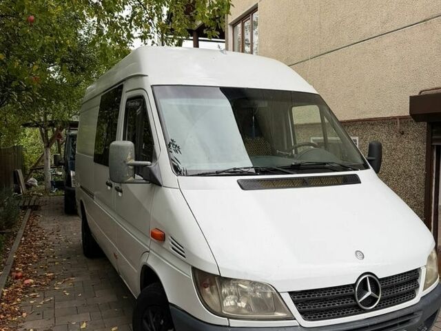 Белый Мерседес Sprinter, объемом двигателя 2.15 л и пробегом 240 тыс. км за 6900 $, фото 3 на Automoto.ua