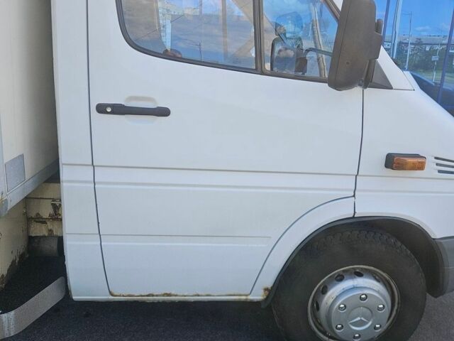 Білий Мерседес Sprinter, об'ємом двигуна 2.7 л та пробігом 690 тис. км за 15000 $, фото 18 на Automoto.ua