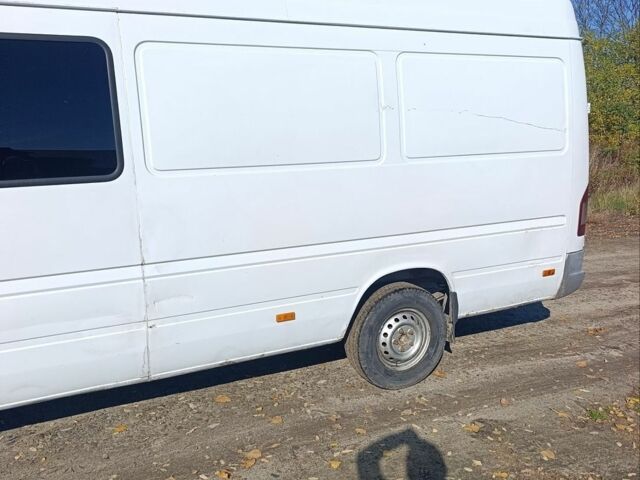 Белый Мерседес Sprinter, объемом двигателя 2.2 л и пробегом 570 тыс. км за 7700 $, фото 2 на Automoto.ua