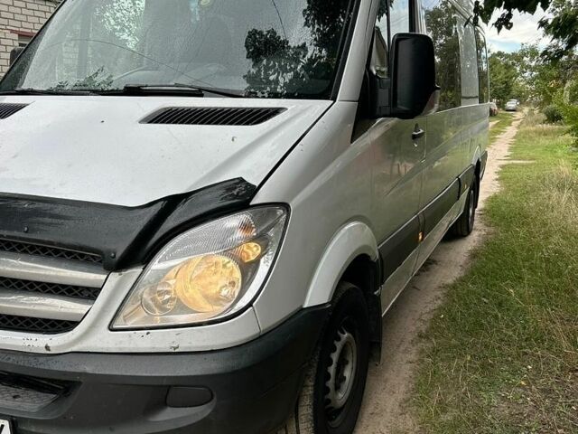 Белый Мерседес Sprinter, объемом двигателя 2.2 л и пробегом 800 тыс. км за 10500 $, фото 8 на Automoto.ua