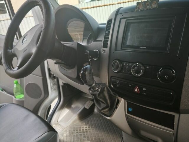 Белый Мерседес Sprinter, объемом двигателя 2.1 л и пробегом 498 тыс. км за 14500 $, фото 3 на Automoto.ua