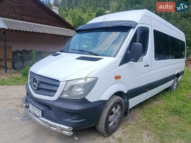 Белый Мерседес Sprinter, объемом двигателя 2.99 л и пробегом 330 тыс. км за 15000 $, фото 2 на Automoto.ua