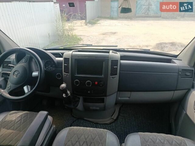 Белый Мерседес Sprinter, объемом двигателя 2.99 л и пробегом 330 тыс. км за 15000 $, фото 8 на Automoto.ua