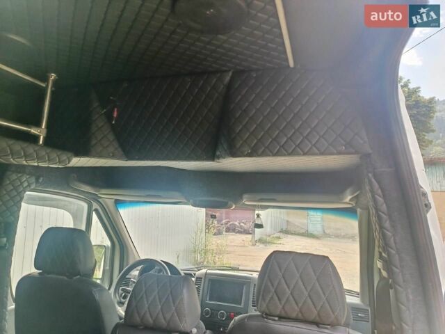 Белый Мерседес Sprinter, объемом двигателя 2.99 л и пробегом 330 тыс. км за 15000 $, фото 9 на Automoto.ua