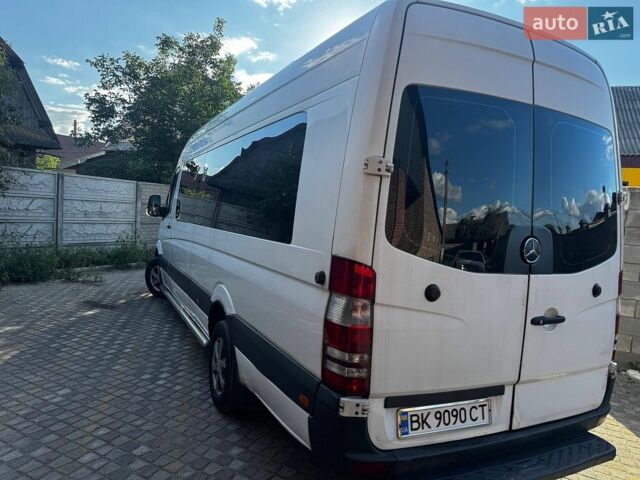 Белый Мерседес Sprinter, объемом двигателя 2.15 л и пробегом 450 тыс. км за 16000 $, фото 5 на Automoto.ua