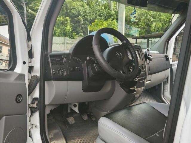 Белый Мерседес Sprinter, объемом двигателя 2.1 л и пробегом 498 тыс. км за 14500 $, фото 2 на Automoto.ua