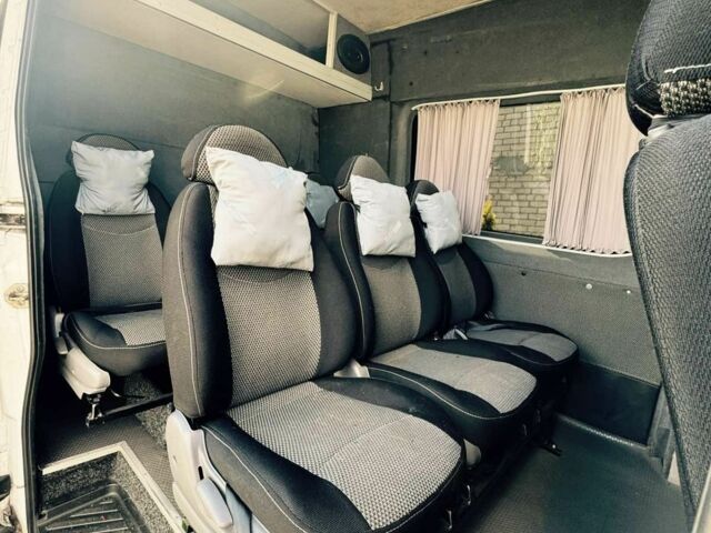 Белый Мерседес Sprinter, объемом двигателя 2.1 л и пробегом 450 тыс. км за 11000 $, фото 6 на Automoto.ua