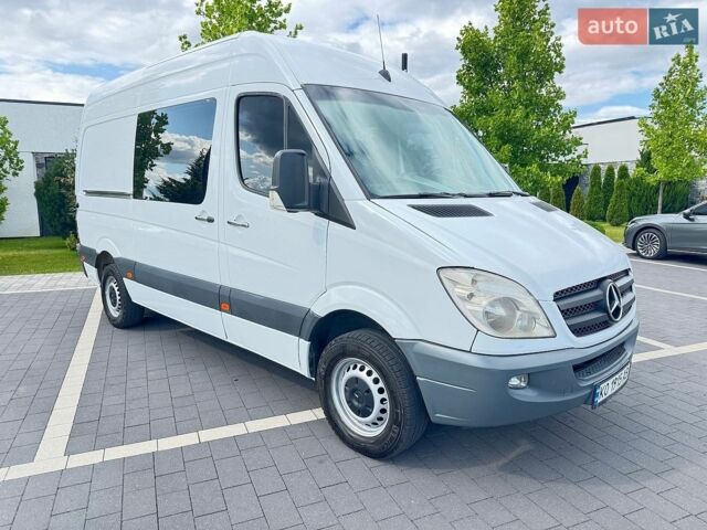 Белый Мерседес Sprinter, объемом двигателя 2.15 л и пробегом 387 тыс. км за 9000 $, фото 4 на Automoto.ua