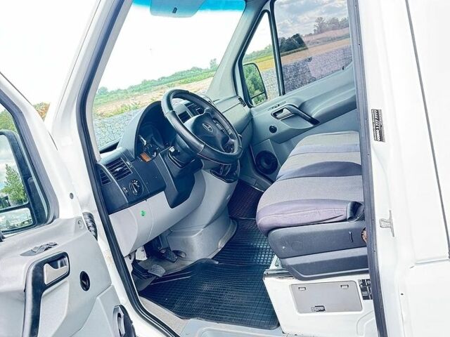 Белый Мерседес Sprinter, объемом двигателя 2.15 л и пробегом 387 тыс. км за 9000 $, фото 18 на Automoto.ua