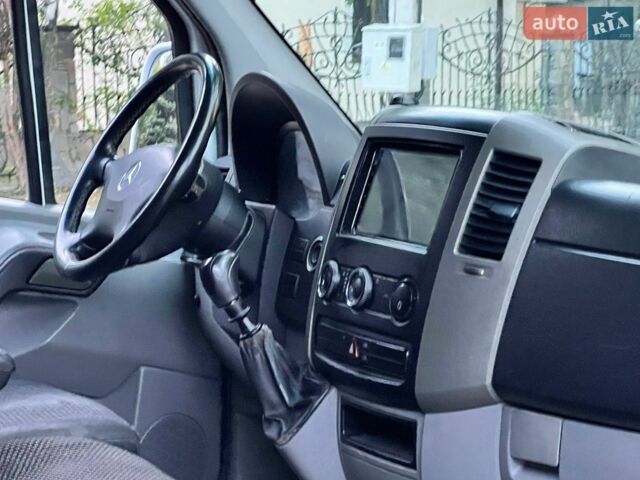 Белый Мерседес Sprinter, объемом двигателя 2.15 л и пробегом 600 тыс. км за 12450 $, фото 62 на Automoto.ua