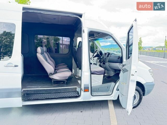 Белый Мерседес Sprinter, объемом двигателя 2.15 л и пробегом 387 тыс. км за 9000 $, фото 24 на Automoto.ua