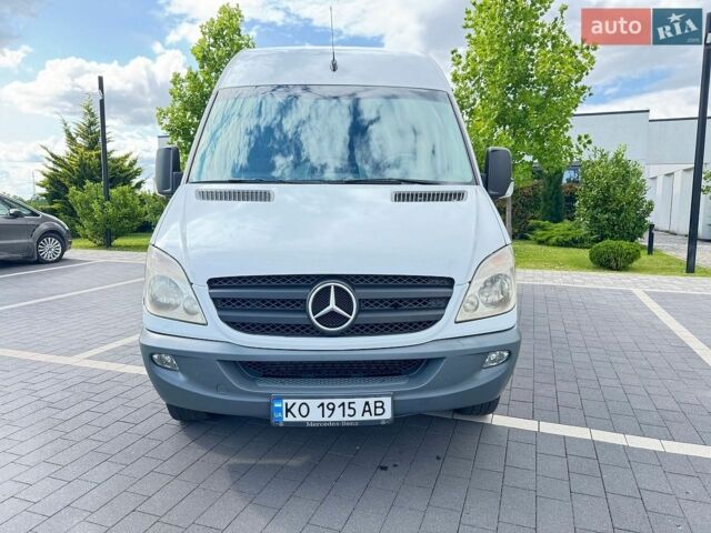 Белый Мерседес Sprinter, объемом двигателя 2.15 л и пробегом 387 тыс. км за 9000 $, фото 3 на Automoto.ua