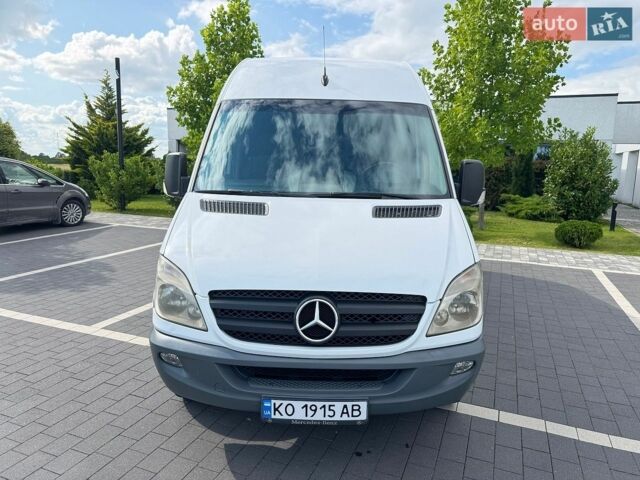 Белый Мерседес Sprinter, объемом двигателя 2.15 л и пробегом 387 тыс. км за 9000 $, фото 2 на Automoto.ua