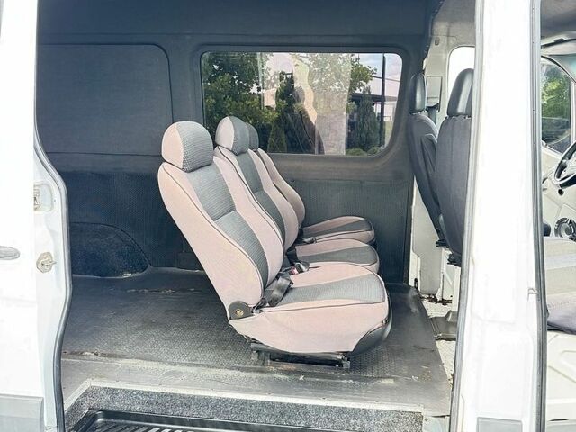 Белый Мерседес Sprinter, объемом двигателя 2.15 л и пробегом 387 тыс. км за 9000 $, фото 23 на Automoto.ua
