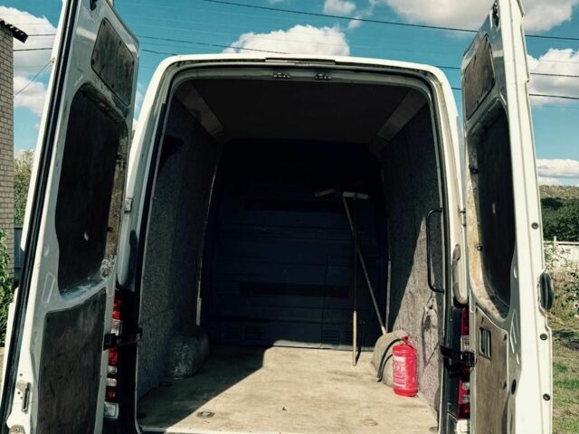 Белый Мерседес Sprinter, объемом двигателя 2.1 л и пробегом 450 тыс. км за 11000 $, фото 2 на Automoto.ua