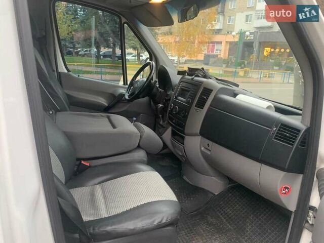 Белый Мерседес Sprinter, объемом двигателя 2.15 л и пробегом 500 тыс. км за 11900 $, фото 1 на Automoto.ua