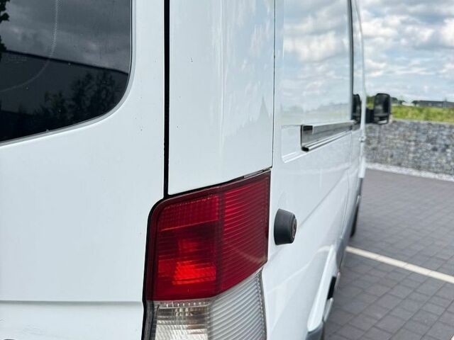 Белый Мерседес Sprinter, объемом двигателя 2.15 л и пробегом 387 тыс. км за 9000 $, фото 31 на Automoto.ua
