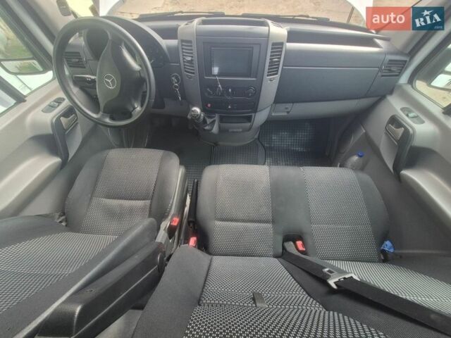 Белый Мерседес Sprinter, объемом двигателя 2.15 л и пробегом 205 тыс. км за 11000 $, фото 4 на Automoto.ua