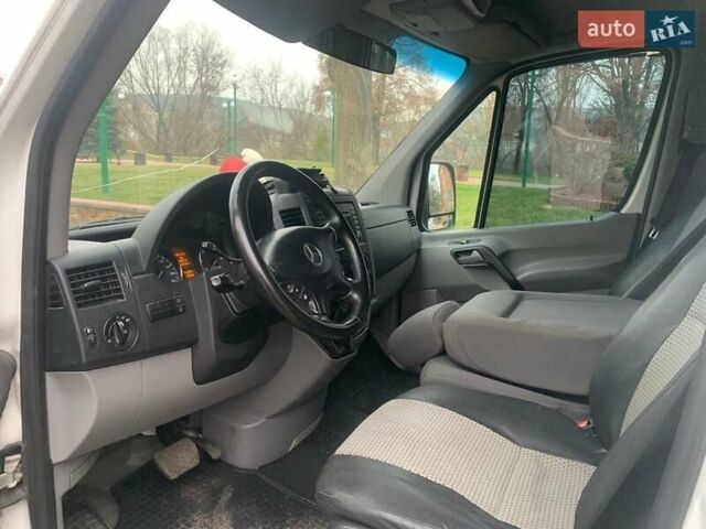Белый Мерседес Sprinter, объемом двигателя 2.15 л и пробегом 500 тыс. км за 11900 $, фото 4 на Automoto.ua