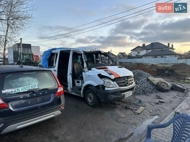 Белый Мерседес Sprinter, объемом двигателя 2.15 л и пробегом 500 тыс. км за 4300 $, фото 4 на Automoto.ua