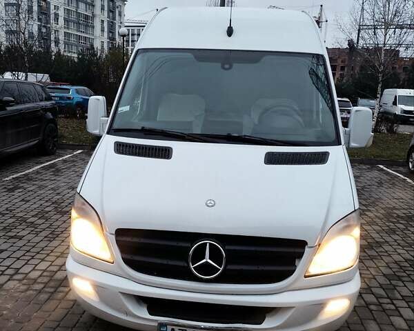 Белый Мерседес Sprinter, объемом двигателя 2.15 л и пробегом 611 тыс. км за 14900 $, фото 3 на Automoto.ua