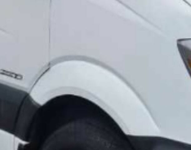 Белый Мерседес Sprinter, объемом двигателя 3 л и пробегом 329 тыс. км за 9999 $, фото 3 на Automoto.ua