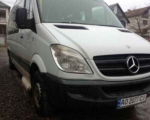 Белый Мерседес Sprinter, объемом двигателя 2.1 л и пробегом 374 тыс. км за 8900 $, фото 1 на Automoto.ua