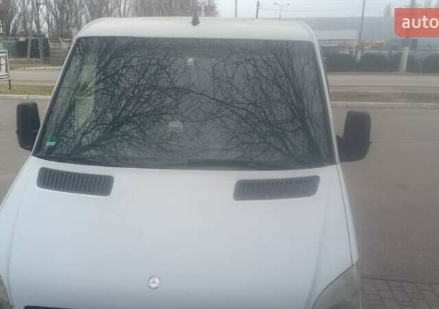 Белый Мерседес Sprinter, объемом двигателя 2.2 л и пробегом 380 тыс. км за 12600 $, фото 1 на Automoto.ua