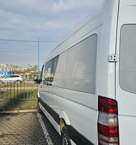 Белый Мерседес Sprinter, объемом двигателя 2.15 л и пробегом 443 тыс. км за 18700 $, фото 1 на Automoto.ua