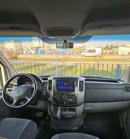 Белый Мерседес Sprinter, объемом двигателя 2.15 л и пробегом 443 тыс. км за 18700 $, фото 2 на Automoto.ua
