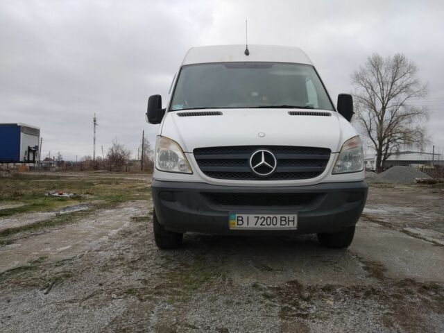 Белый Мерседес Sprinter, объемом двигателя 2.1 л и пробегом 340 тыс. км за 13800 $, фото 3 на Automoto.ua