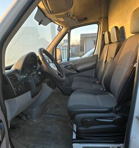Белый Мерседес Sprinter, объемом двигателя 2.15 л и пробегом 350 тыс. км за 8600 $, фото 9 на Automoto.ua
