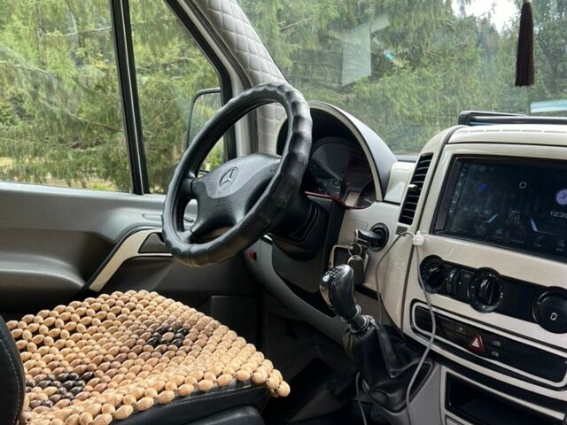 Белый Мерседес Sprinter, объемом двигателя 2.15 л и пробегом 760 тыс. км за 13200 $, фото 6 на Automoto.ua