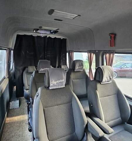Белый Мерседес Sprinter, объемом двигателя 2.15 л и пробегом 443 тыс. км за 18700 $, фото 6 на Automoto.ua
