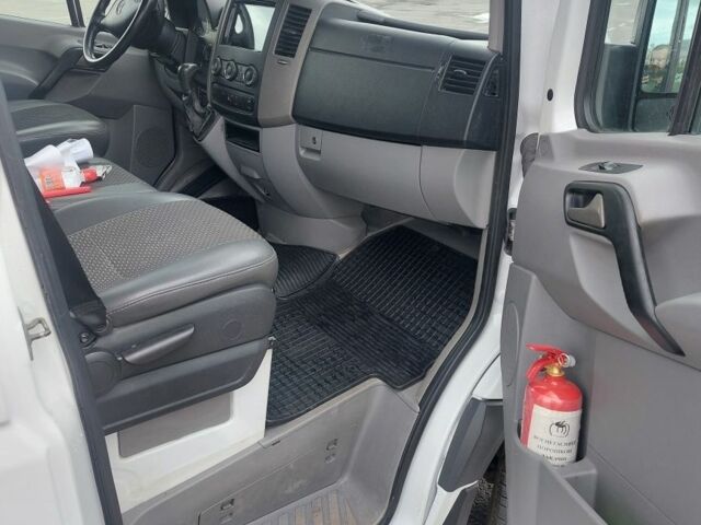 Белый Мерседес Sprinter, объемом двигателя 2.1 л и пробегом 395 тыс. км за 15000 $, фото 3 на Automoto.ua