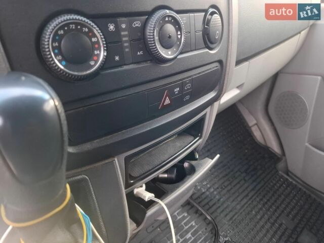 Белый Мерседес Sprinter, объемом двигателя 2.99 л и пробегом 200 тыс. км за 17300 $, фото 19 на Automoto.ua
