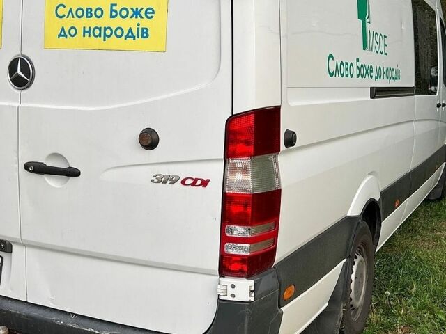 Белый Мерседес Sprinter, объемом двигателя 2.99 л и пробегом 195 тыс. км за 21999 $, фото 4 на Automoto.ua