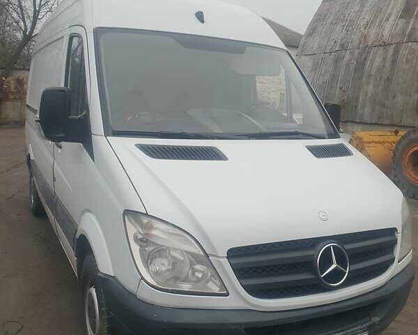 Белый Мерседес Sprinter, объемом двигателя 2.2 л и пробегом 335 тыс. км за 12000 $, фото 1 на Automoto.ua