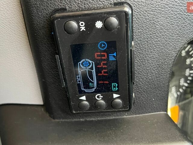 Белый Мерседес Sprinter, объемом двигателя 2.99 л и пробегом 195 тыс. км за 21999 $, фото 13 на Automoto.ua