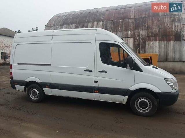 Белый Мерседес Sprinter, объемом двигателя 2.2 л и пробегом 335 тыс. км за 12000 $, фото 4 на Automoto.ua