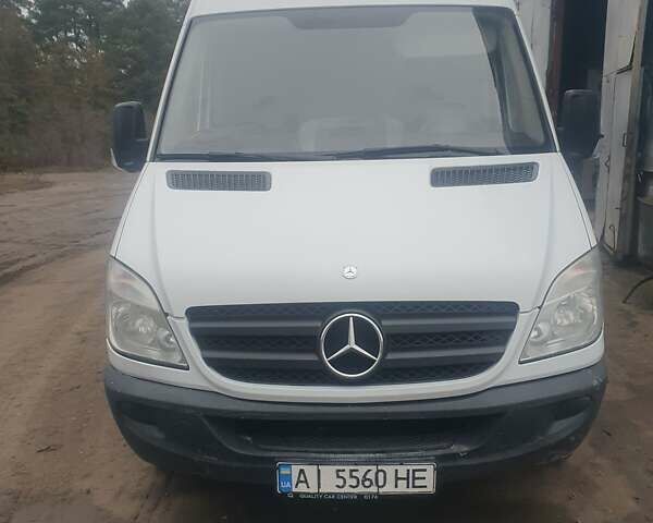 Белый Мерседес Sprinter, объемом двигателя 2.2 л и пробегом 335 тыс. км за 12000 $, фото 2 на Automoto.ua