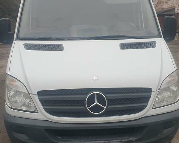 Белый Мерседес Sprinter, объемом двигателя 2.2 л и пробегом 335 тыс. км за 12000 $, фото 3 на Automoto.ua