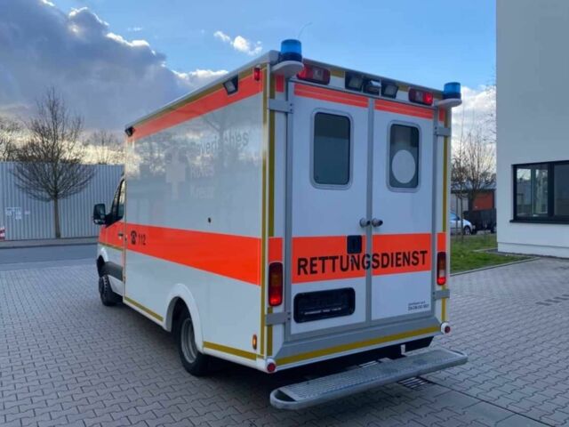 Белый Мерседес Sprinter, объемом двигателя 2.2 л и пробегом 332 тыс. км за 28358 $, фото 6 на Automoto.ua