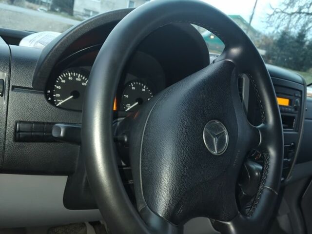 Белый Мерседес Sprinter, объемом двигателя 0 л и пробегом 450 тыс. км за 15000 $, фото 4 на Automoto.ua