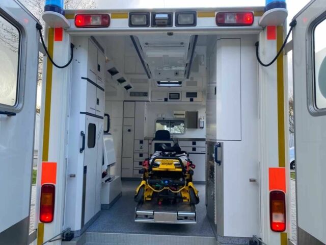 Белый Мерседес Sprinter, объемом двигателя 2.2 л и пробегом 332 тыс. км за 28358 $, фото 9 на Automoto.ua