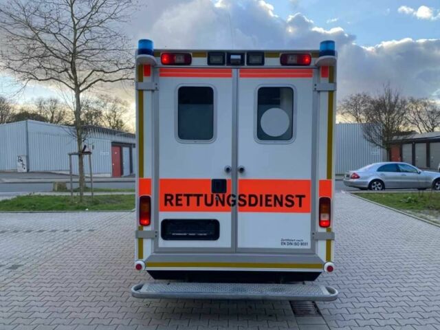 Белый Мерседес Sprinter, объемом двигателя 2.2 л и пробегом 332 тыс. км за 28358 $, фото 5 на Automoto.ua