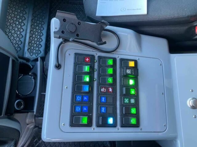 Белый Мерседес Sprinter, объемом двигателя 2.2 л и пробегом 332 тыс. км за 28358 $, фото 22 на Automoto.ua